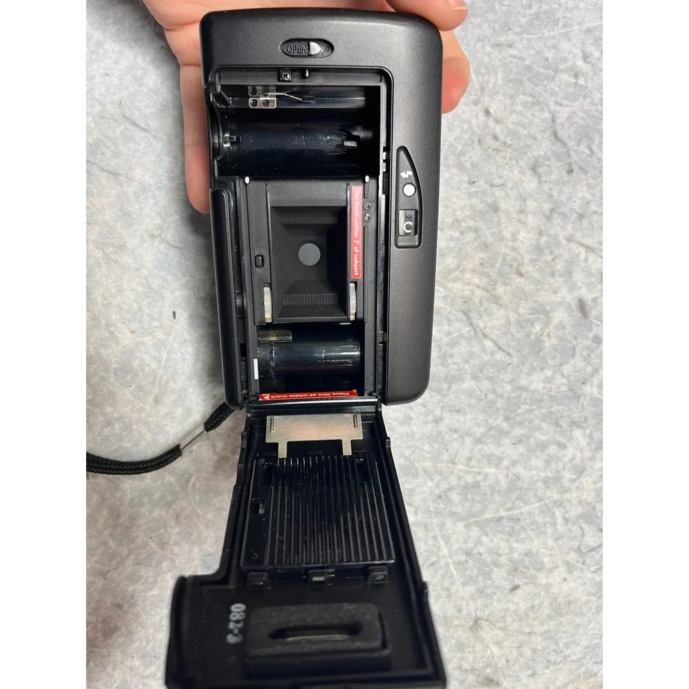 Polaroid 35mm One Film‎ Camera Vintage Point and Shoot Black Red Flash